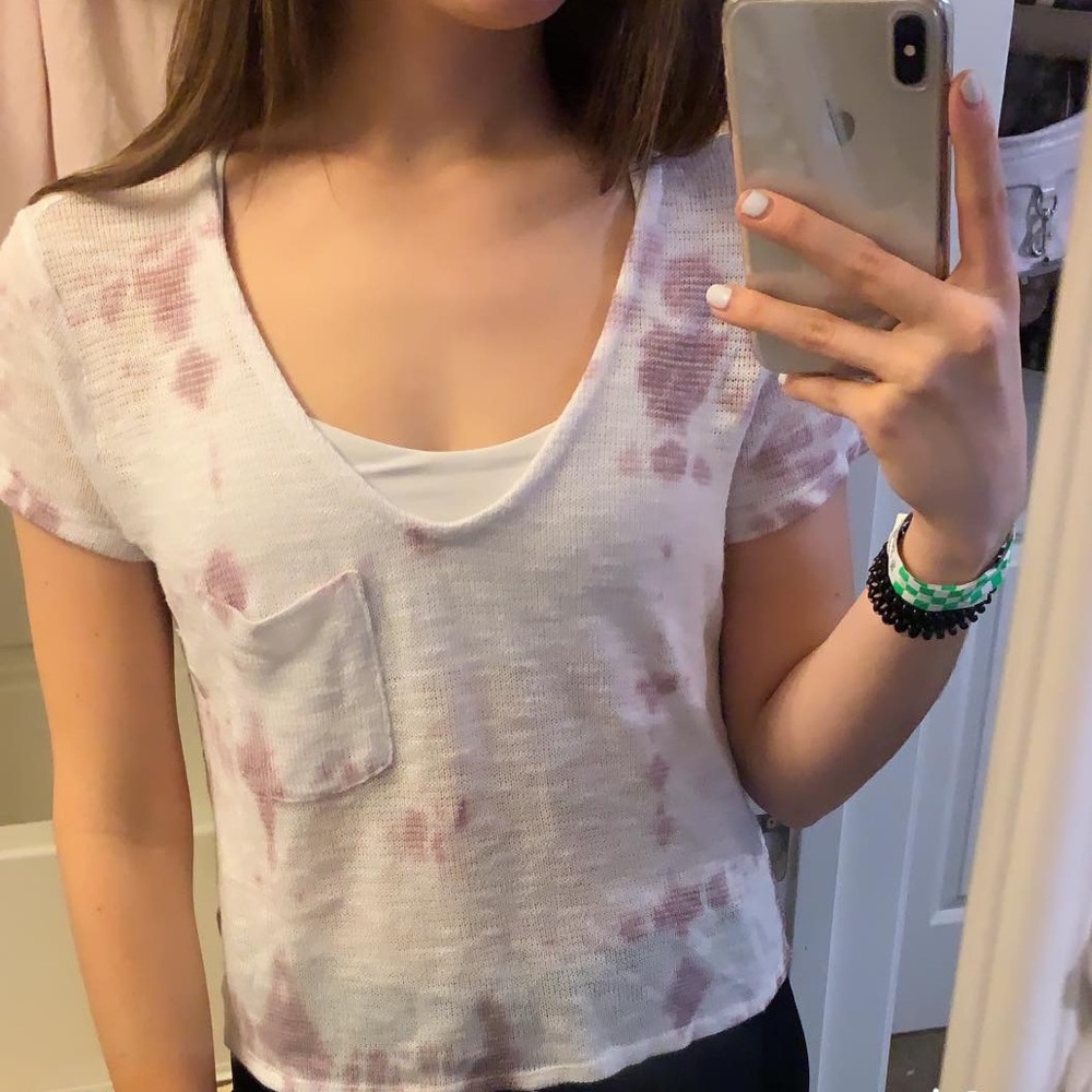 The dye white & pink v neck